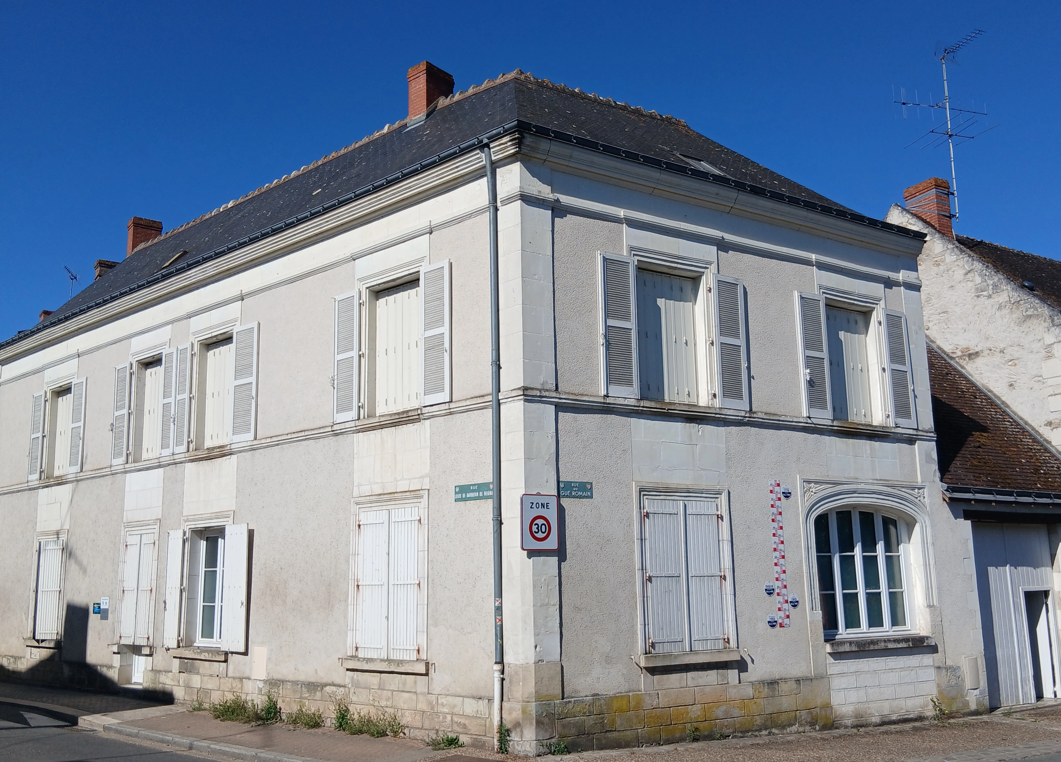 Photo 1 du bâtiment abritant le cabinet Hypnose & Magnétisme J-F Mercier à Reignac-sur-Indre